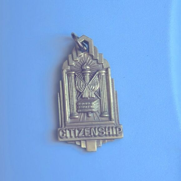 Vintage Gold Citizenship Award Medal Charm Pendant Herff Jones - Picture 3 of 3